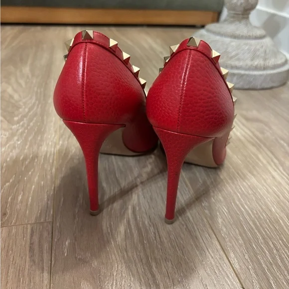 Valentino Garavani Studded Red Heels - Picture 5 of 12